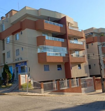 Cobertura na praia de bombas