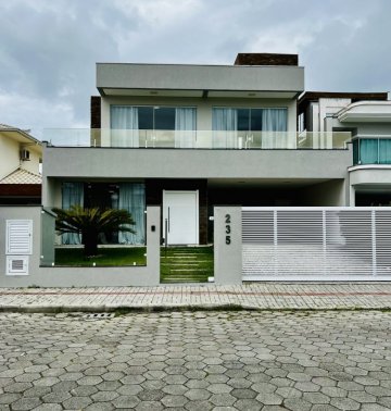 Casa com 02 pavimentos