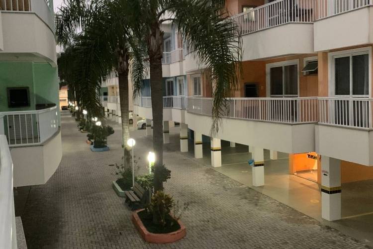Apartamento em Bombas 2 Dormitrios e 2 vagas