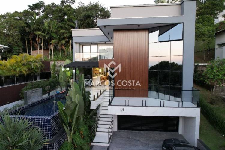 CASA CONDOM�NIO PANOR�MICO 4 DORM